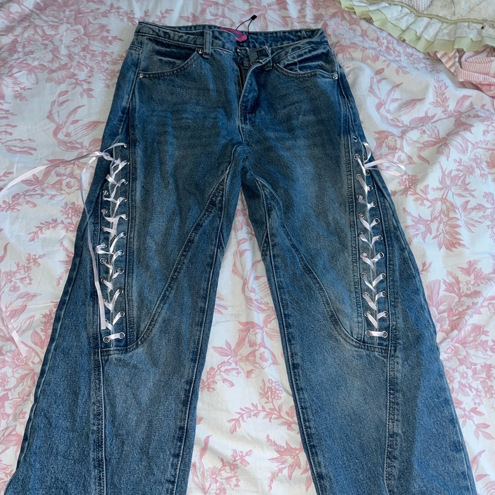 Low rise Edikted jeans size xs 
Barely worn
Bows in tack 
$40